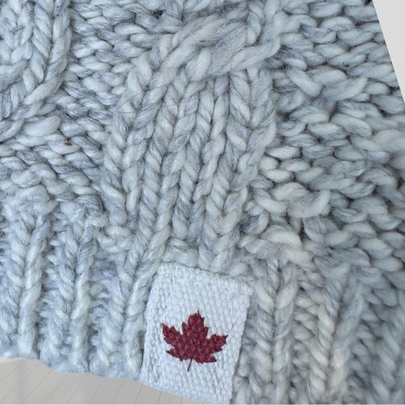 🌸3/$25🌸 Canadiana Kids Liht gray Cable Knit 3 Button Cardigan Sweater Size 4T - Picture 4 of 7